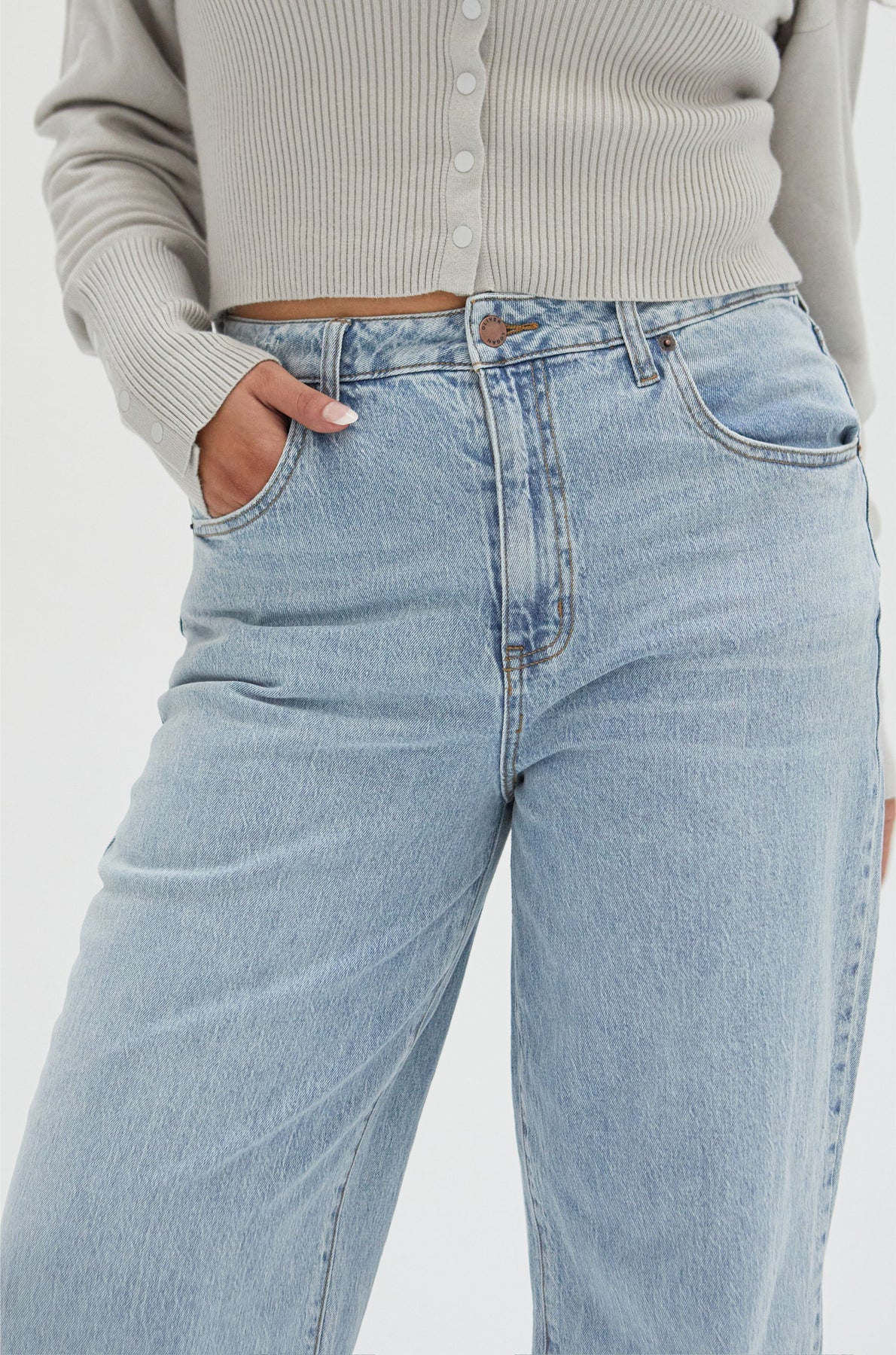 Oliver Logan - Harlow High Rise Barrel Jean (Light Indigo Worn)
