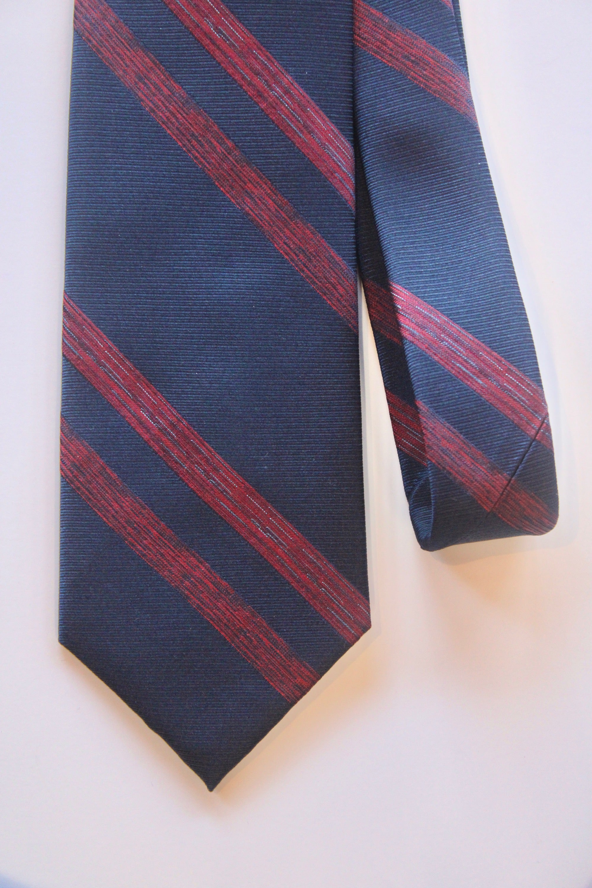 Davis Brothers - Tie (Navy/Red stripe)