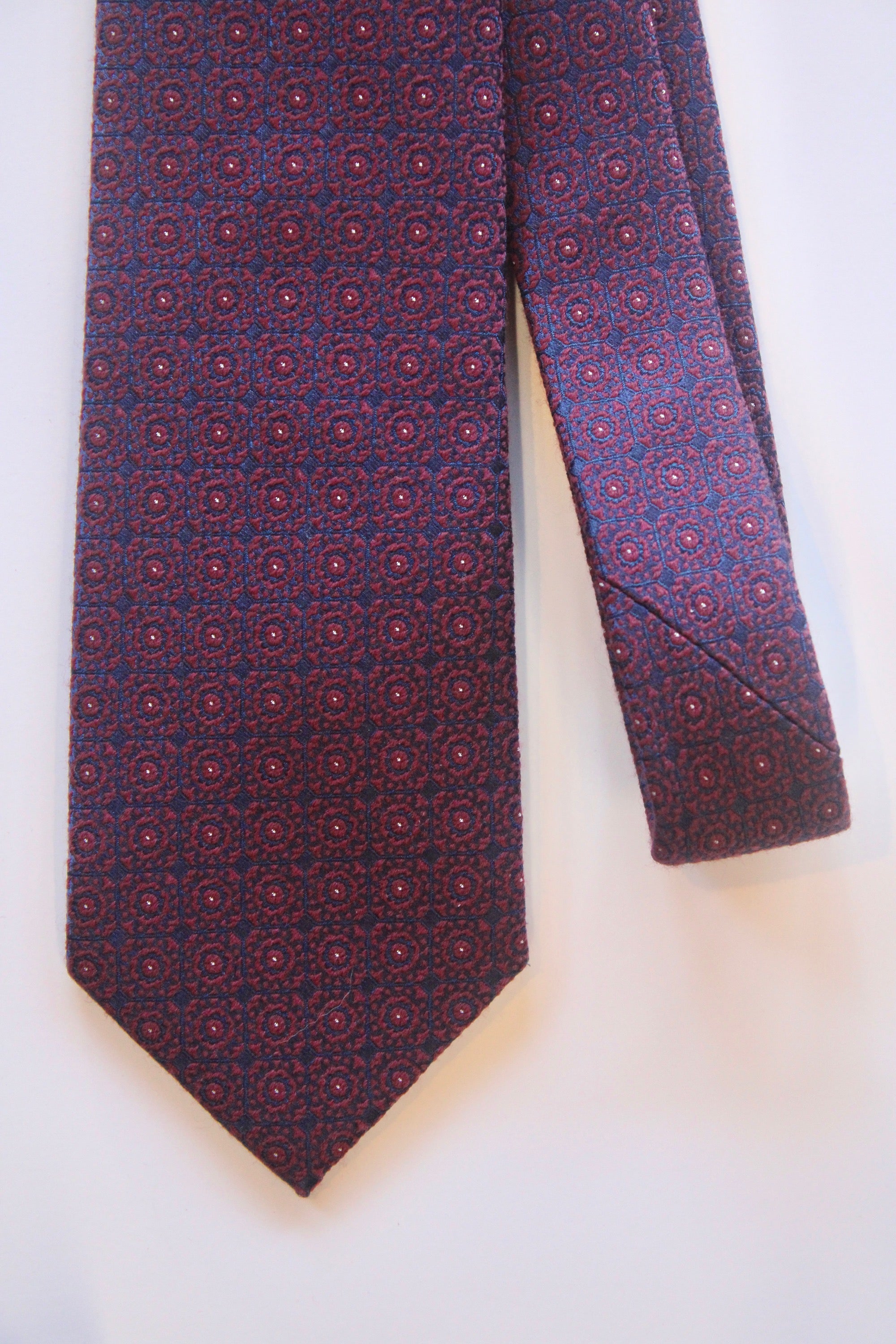 Davis Brothers - Tie (Burgundy Circle)