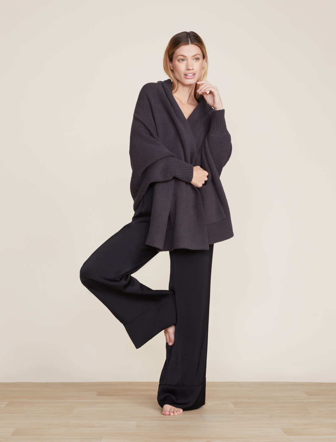 Barefoot Dreams - The CozyChic Blanket Wrap (Carbon)