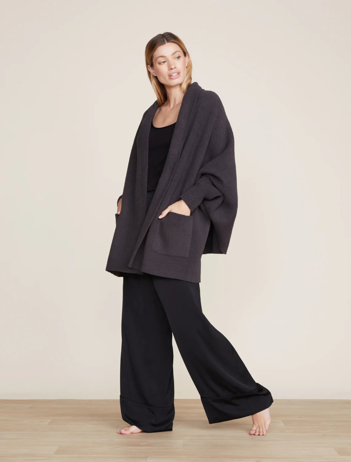 Barefoot Dreams - The CozyChic Blanket Wrap (Carbon)