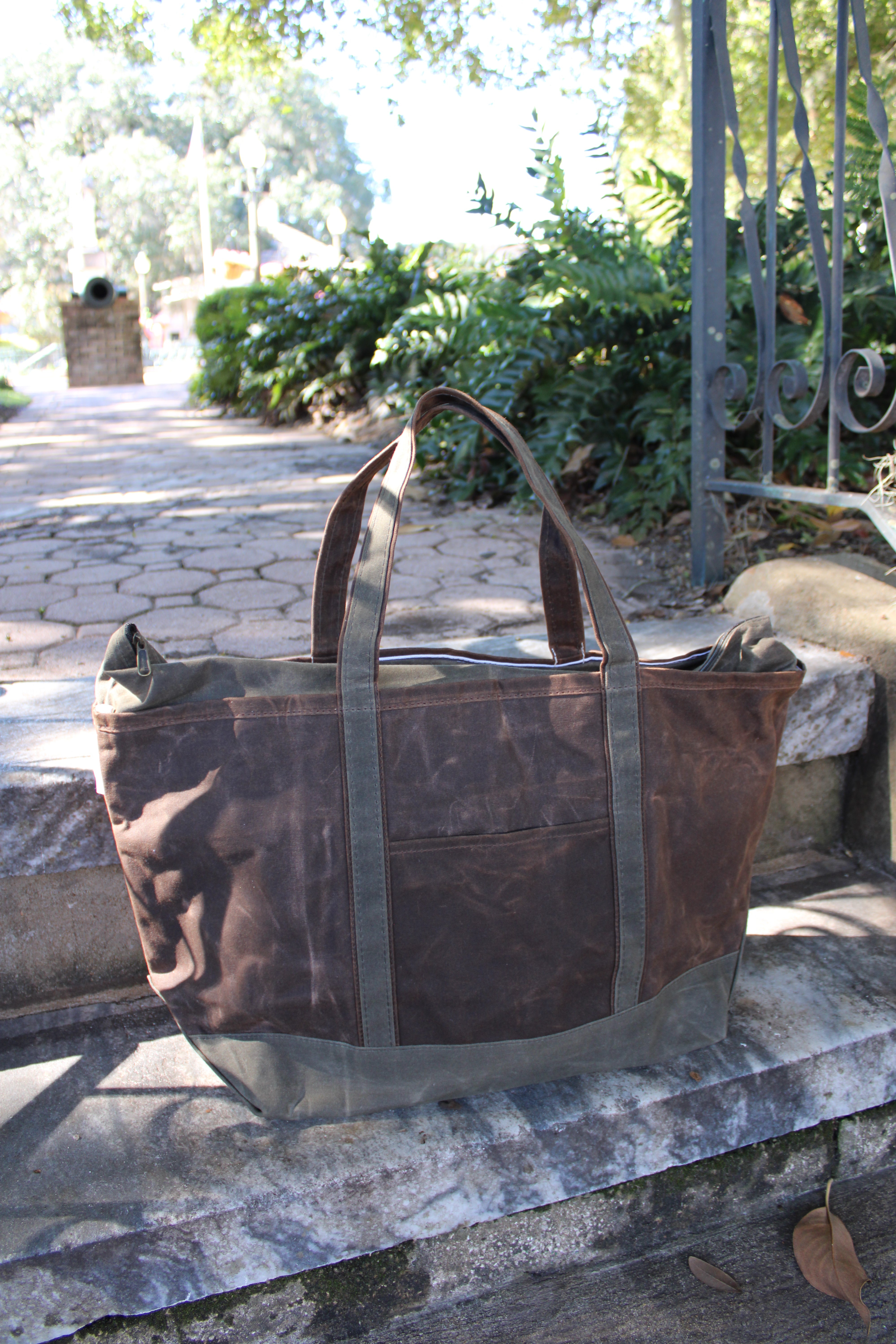 Waxed Large Classic Tote (Khaki)
