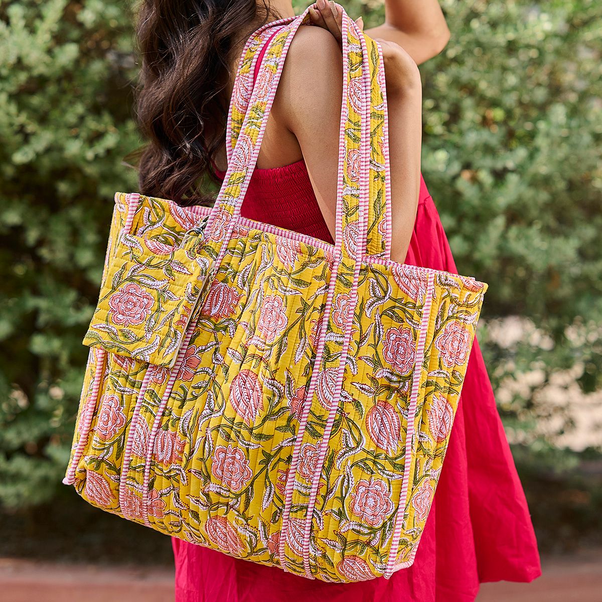 Quilted Tote Bag (Bright Dahlias)