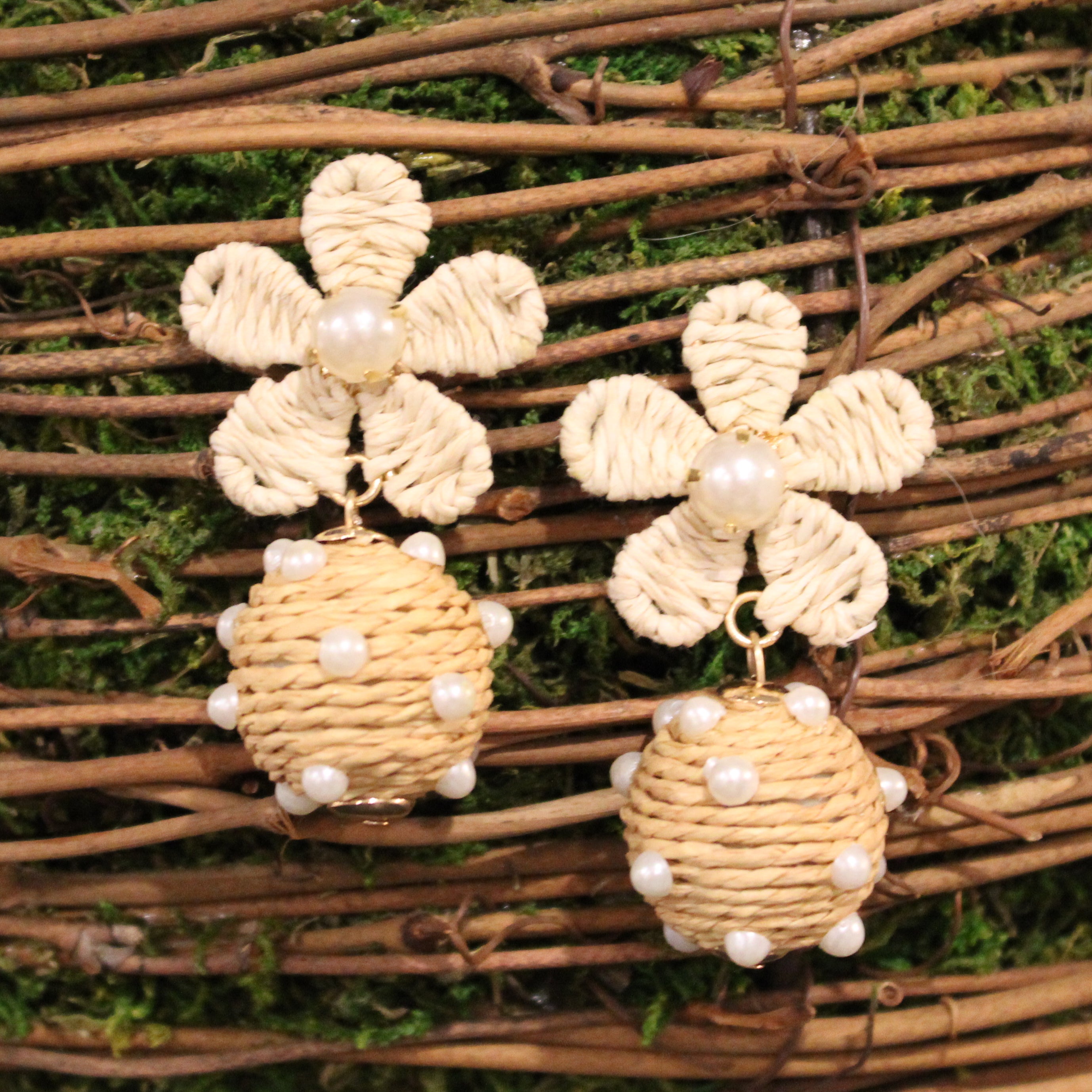Raffia Ball & Flower Earrings (Natural)